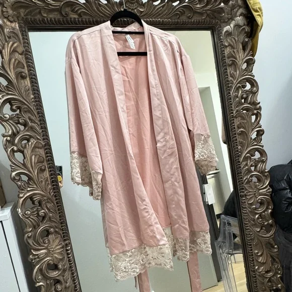 NWT Flora Nikrooz Smokey Rose Satin Robe women’s size Large - Picture 3 of 8